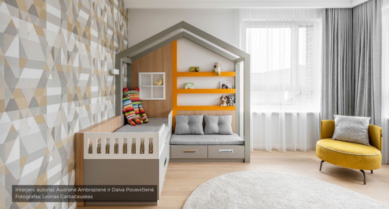 Audron-Ambrazienė-ir-Daiva-Pocevičiene-fotelis-saule