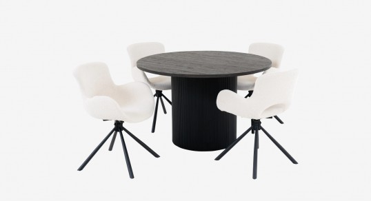 A set of table and chairs | BOAVISTA