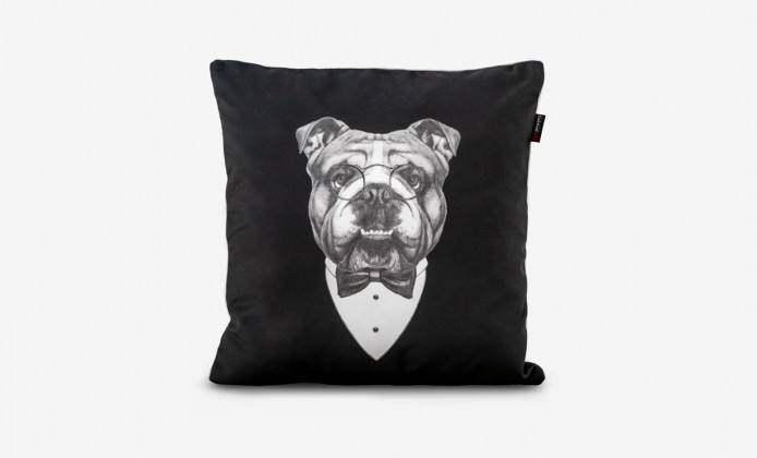pagalves-dekoratyvine-pagalve-bouldog-in-black-1