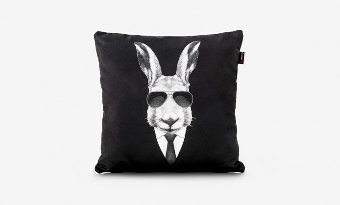 pagalves-dekoratyvine-pagalve-rabbit-in-black-1