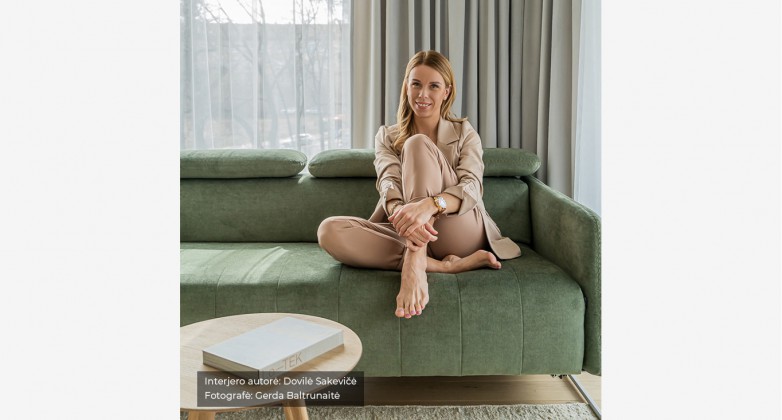 Dovile-sakevice-eva-sofa-fotografe-GERDA-BALTRUNAITE-3