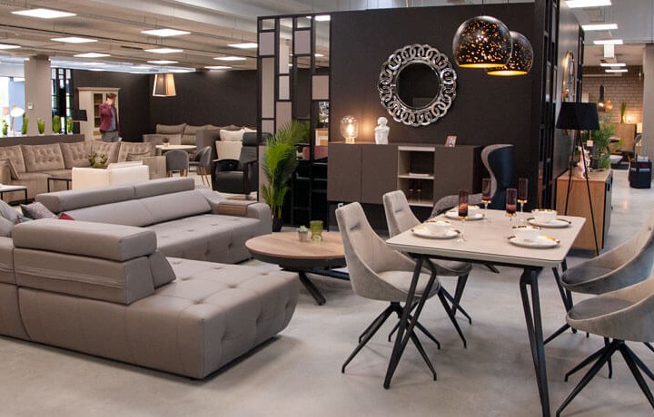 290-salonas-974x460-11